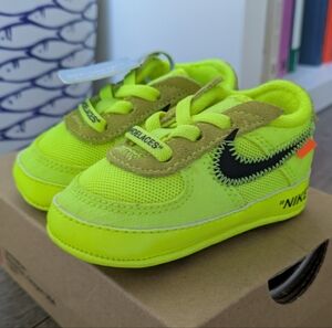 NWT Nike Kids Neon Green Sneakers - Size 2C